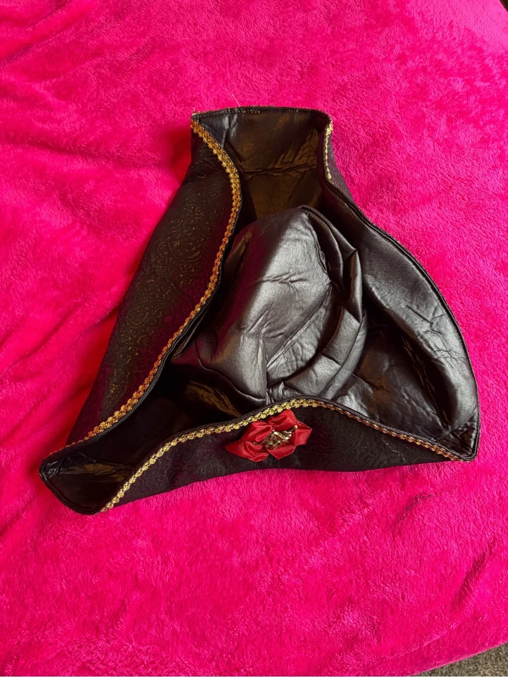 Spirit Lady of the Seas Plus Size Pirate Costume - Black & Burgundy - Picture 13 of 16